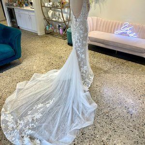Off-White Mermaid Style Wedding Dress Size 12